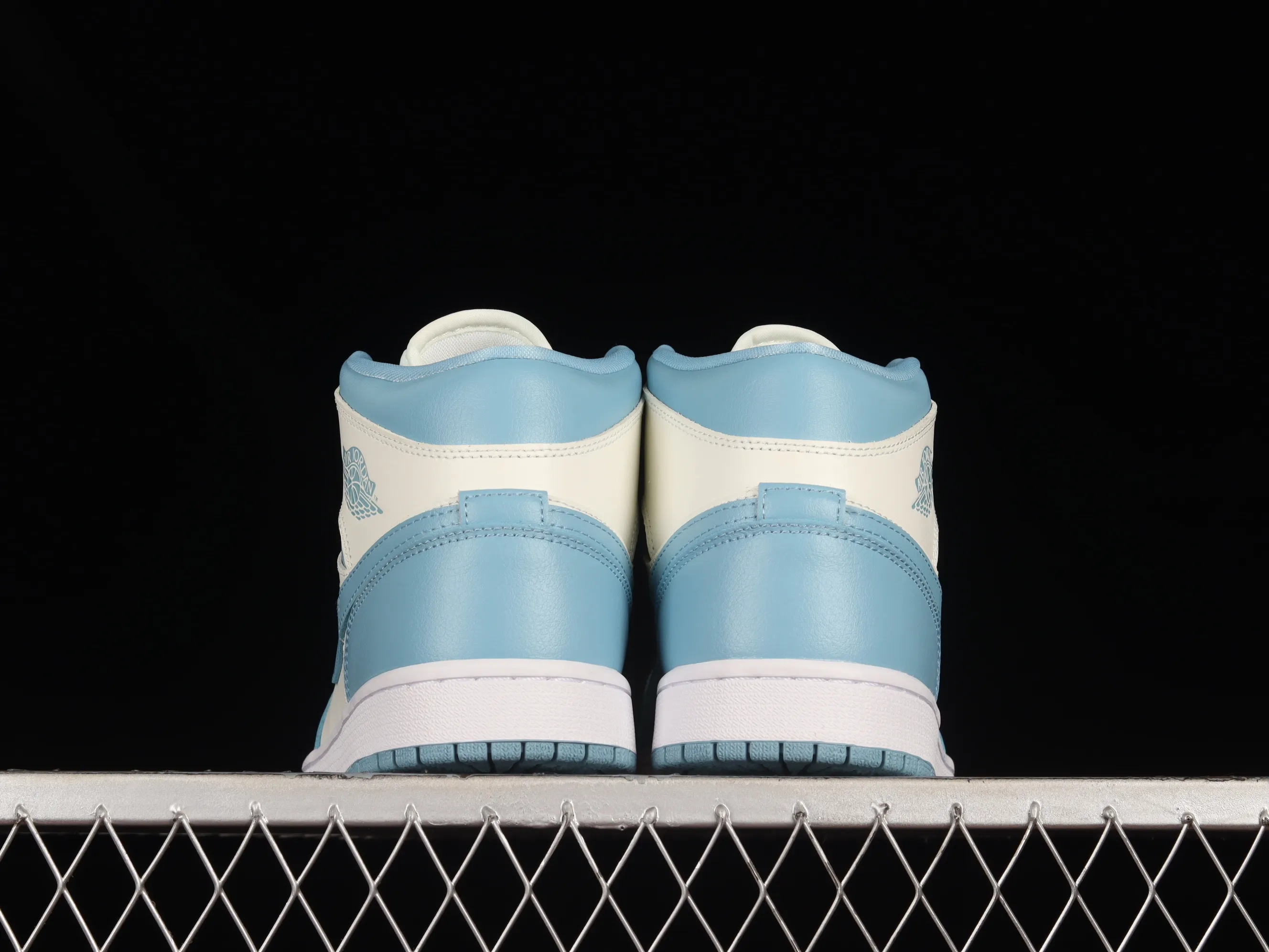 All Categories Air Jordan Jordan Series Basketball Shoes Air Jordan 1 Mid Air Jordan 1 Mid AJ1 Joe 1 North Carolina Blue Zhongbang Basketball Shoes BQ6472-141